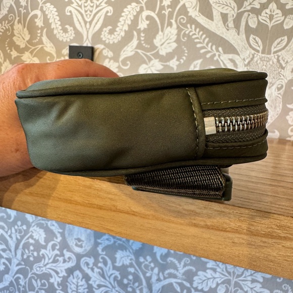 *NWT* Tory Burch Virginia Nylon Belt Bag Olive Green - Picture 14 of 17